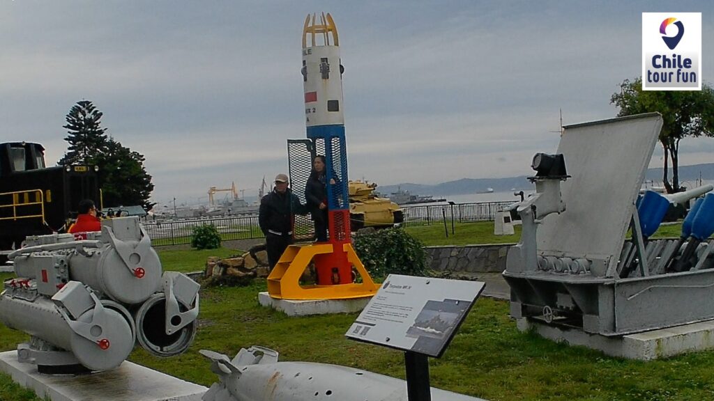 Piezas navales históricas del Museo Huáscar en Talcahuano