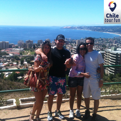 Turistas disfrutando del mirador de viña del mar