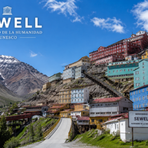 Vista panorámica de Sewell, Patrimonio de la Humanidad por la UNESCO, durante un tour desde Santiago con ChileTourFun.